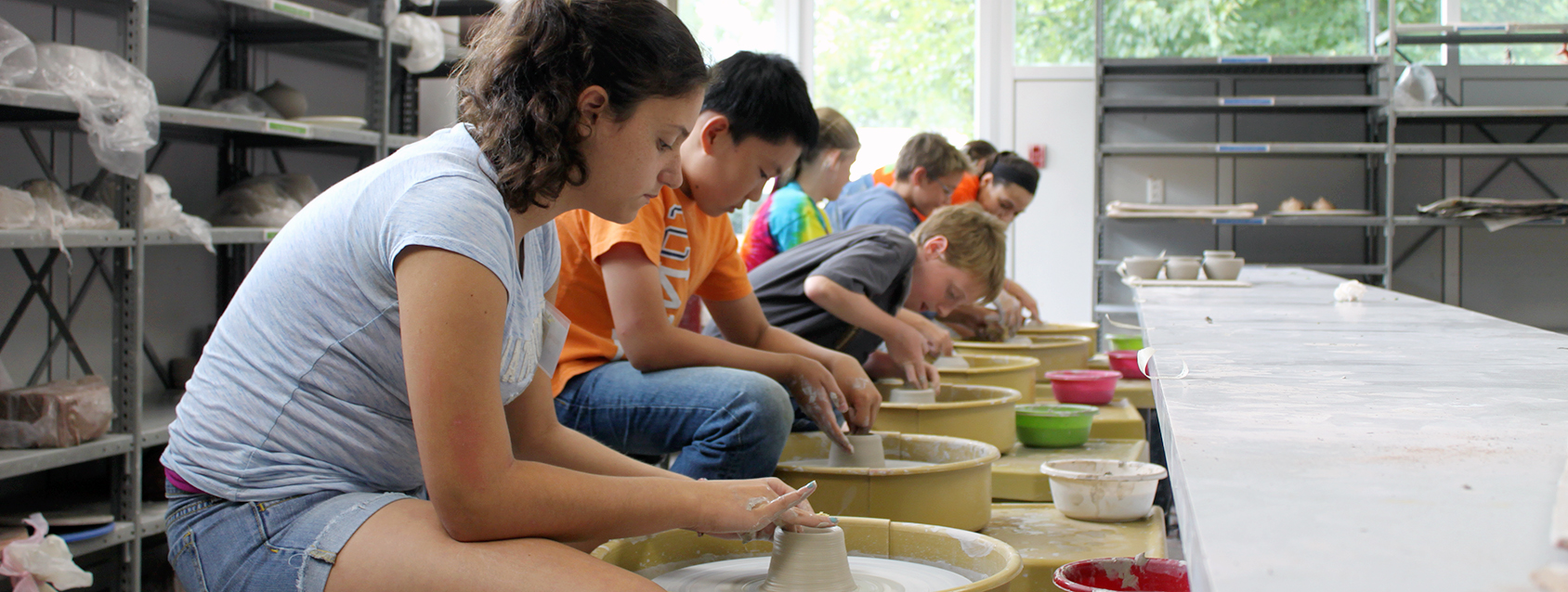 kids making pottery