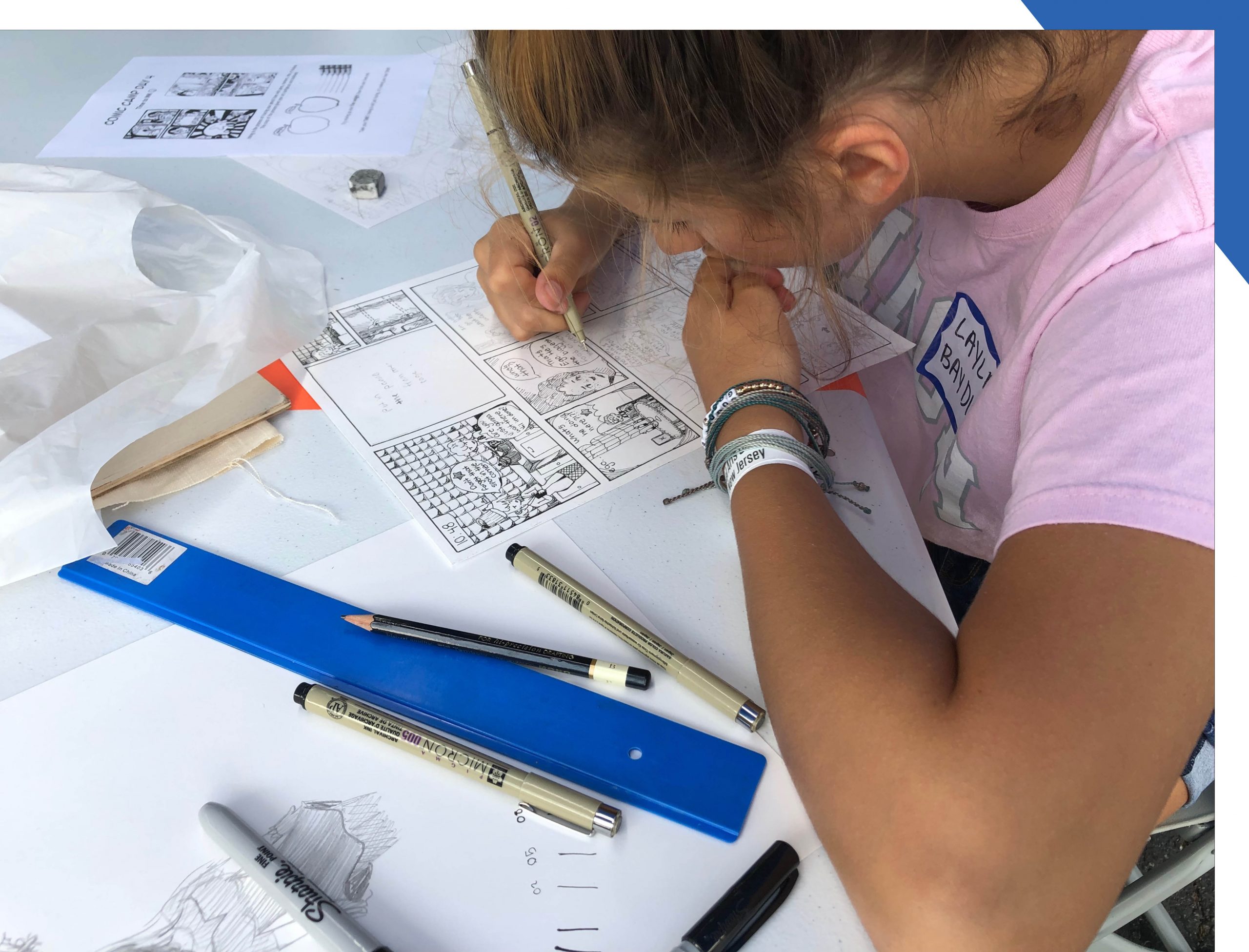 Fall20 Kids Artist taking an online art class
