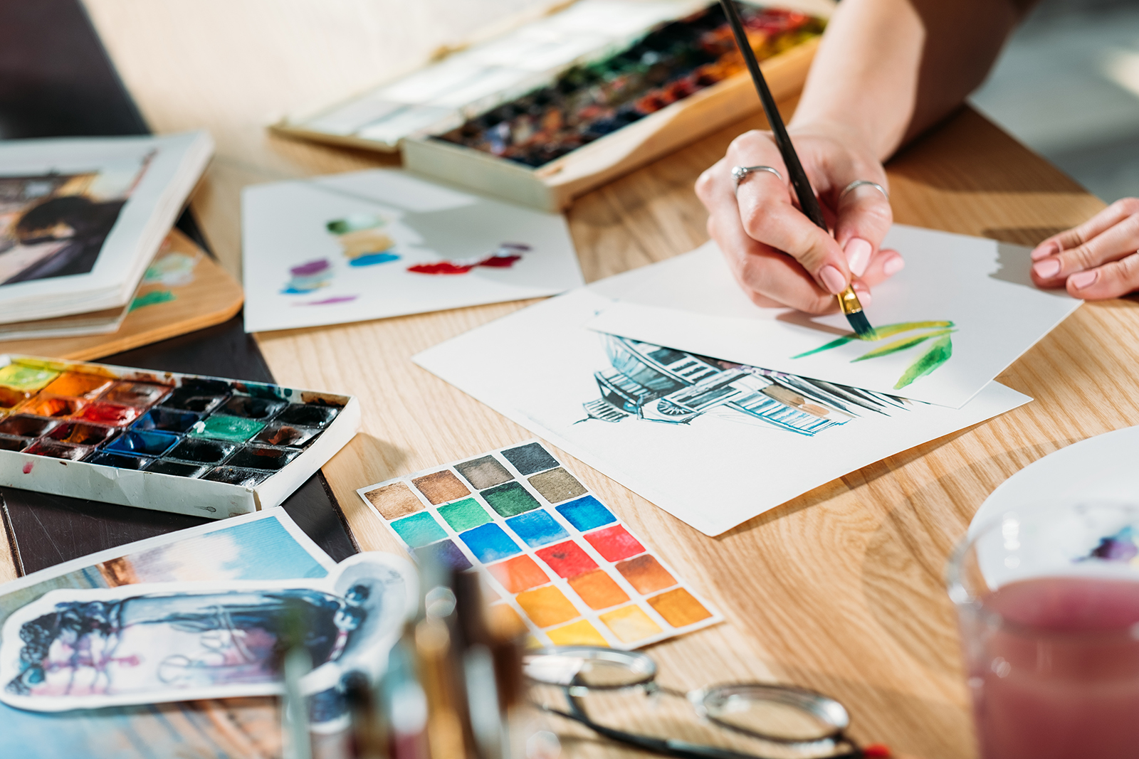 Artist taking an online art class