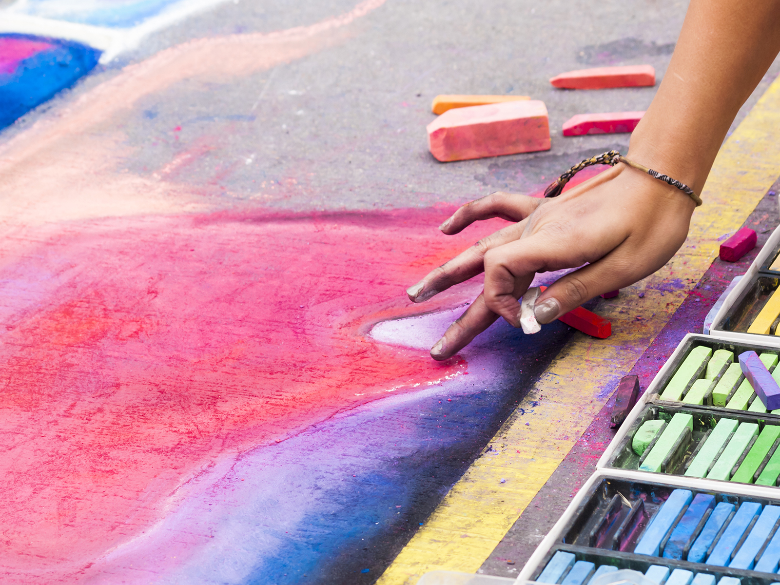 Artist taking an online art class