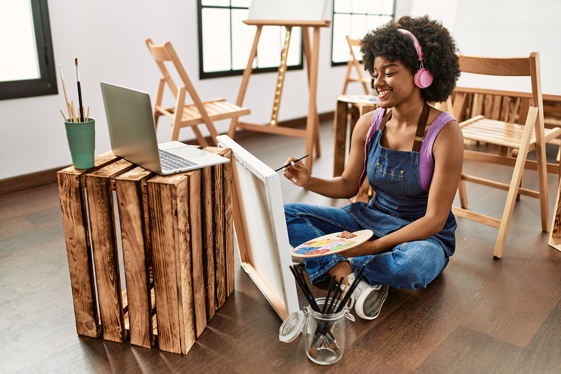 Artist taking an online art class