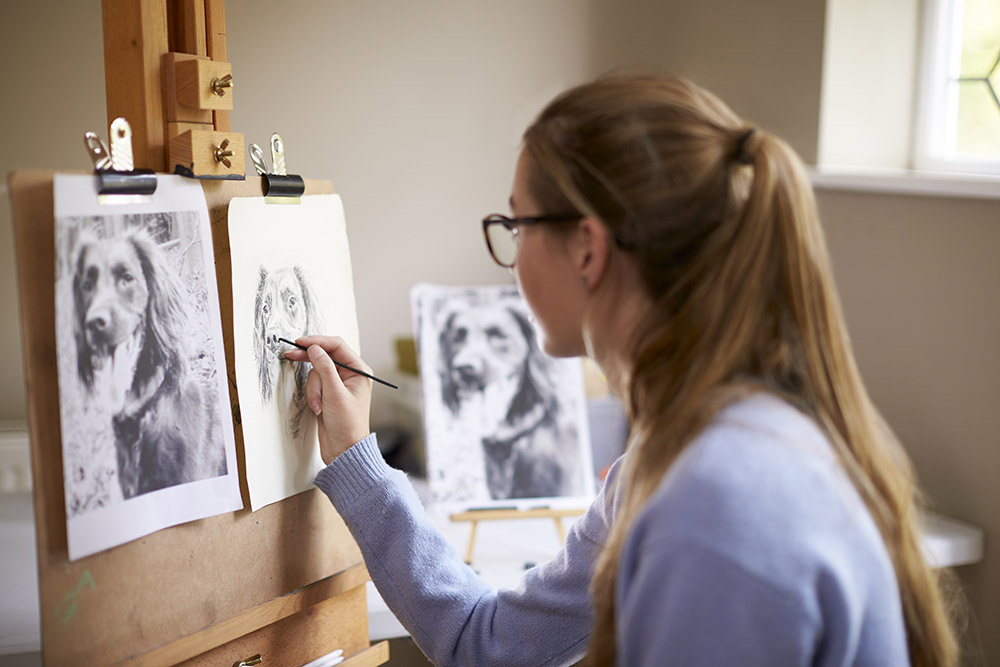 Artist taking an online art class