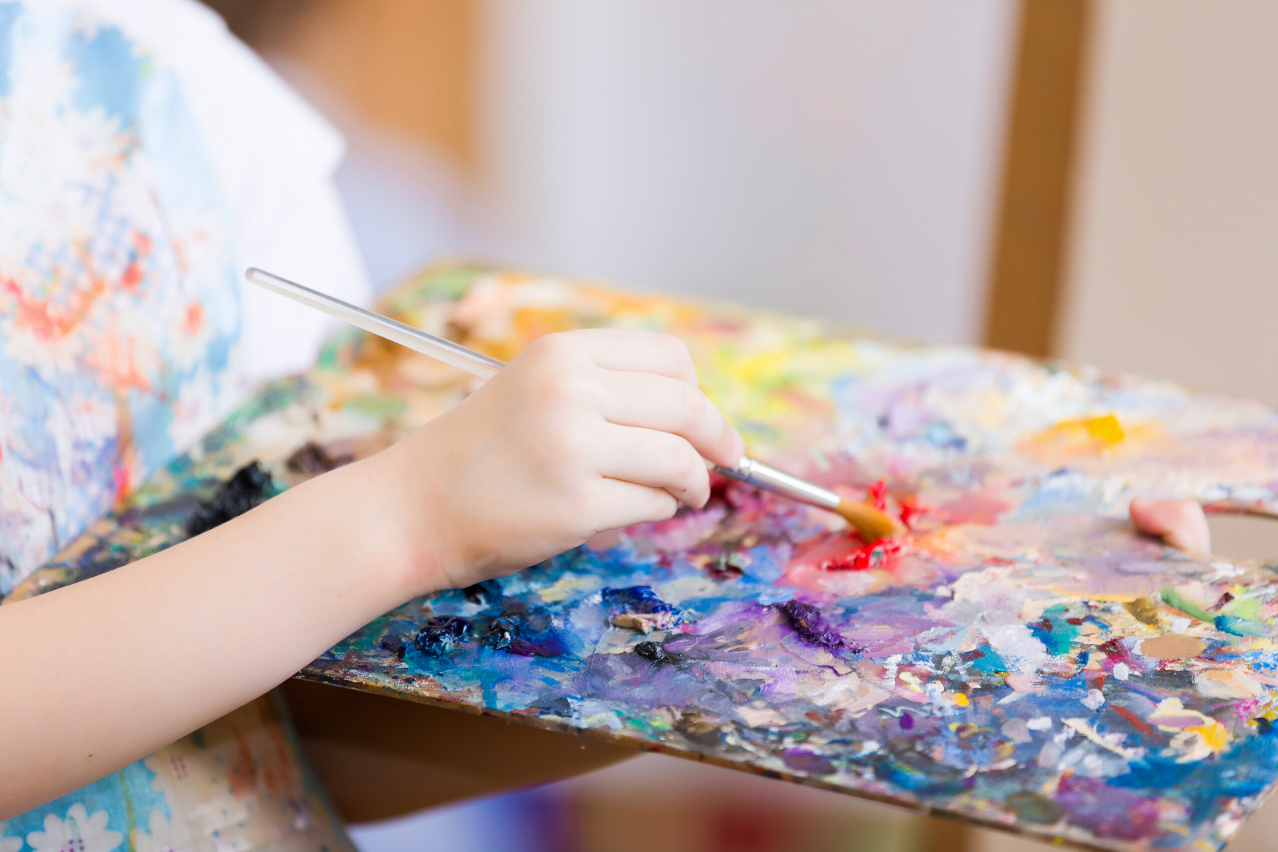 Artist taking an online art class