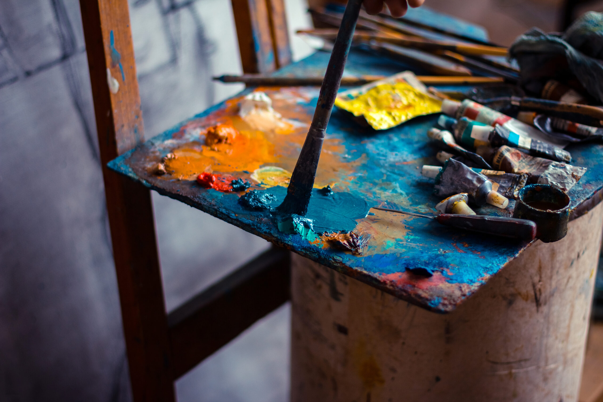 Artist taking an online art class