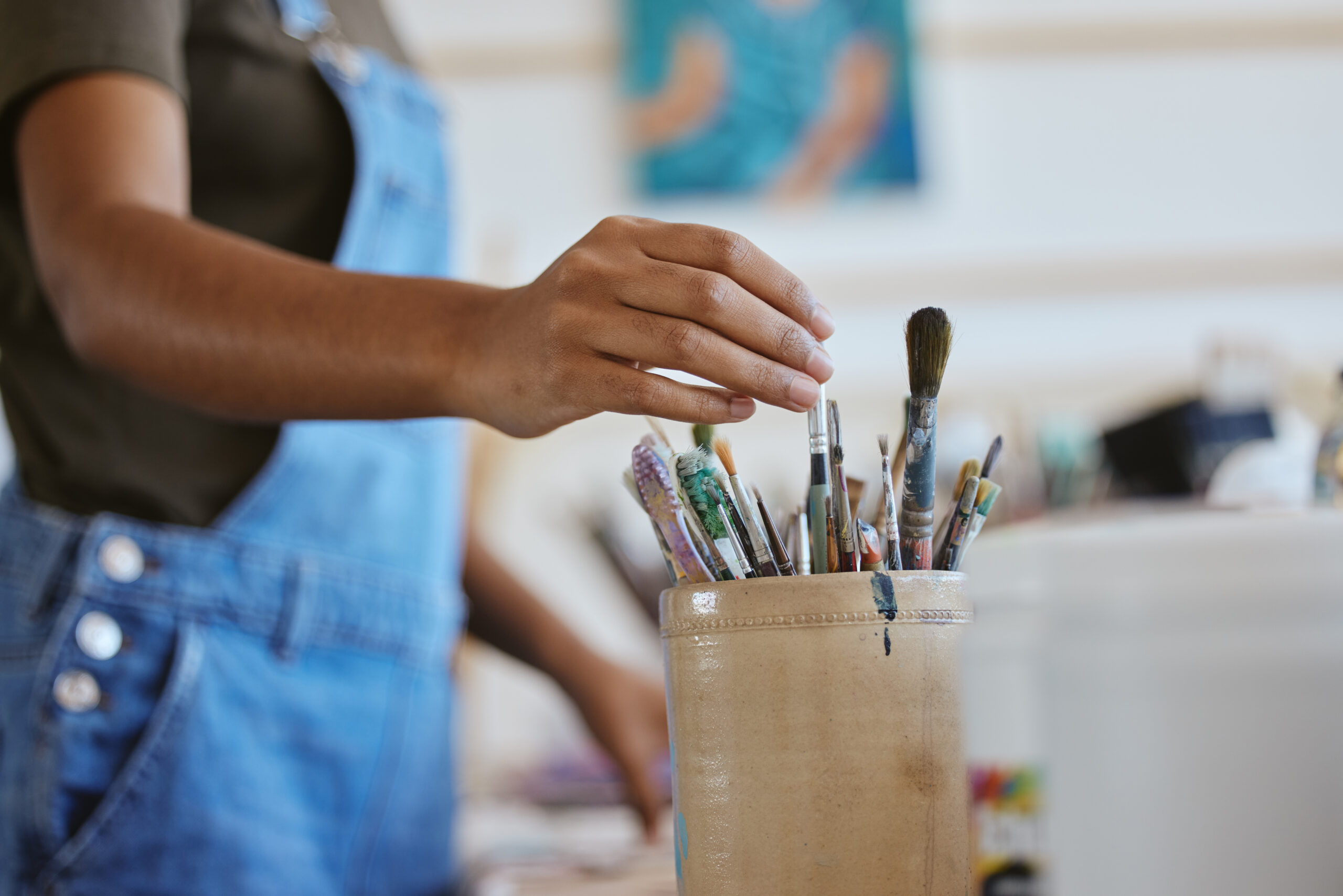Artist taking an online art class