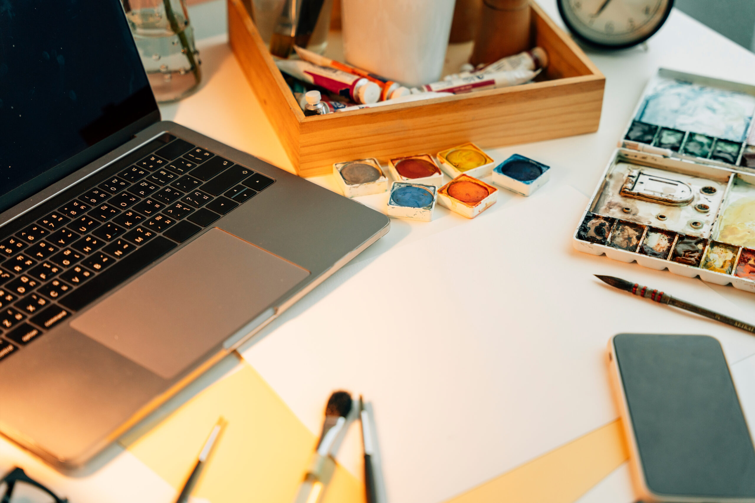 Artist taking an online art class