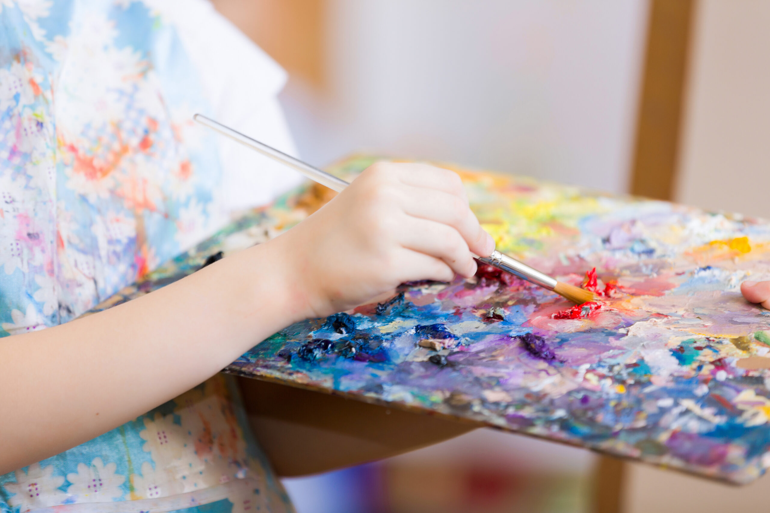 Artist taking an online art class
