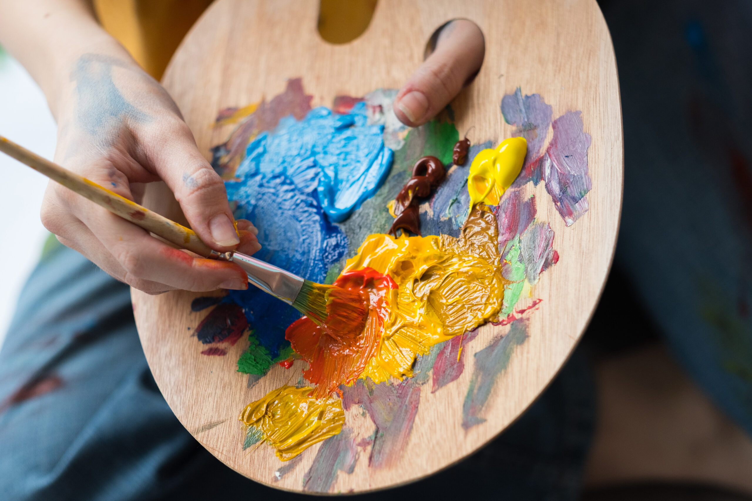 Artist taking an online art class