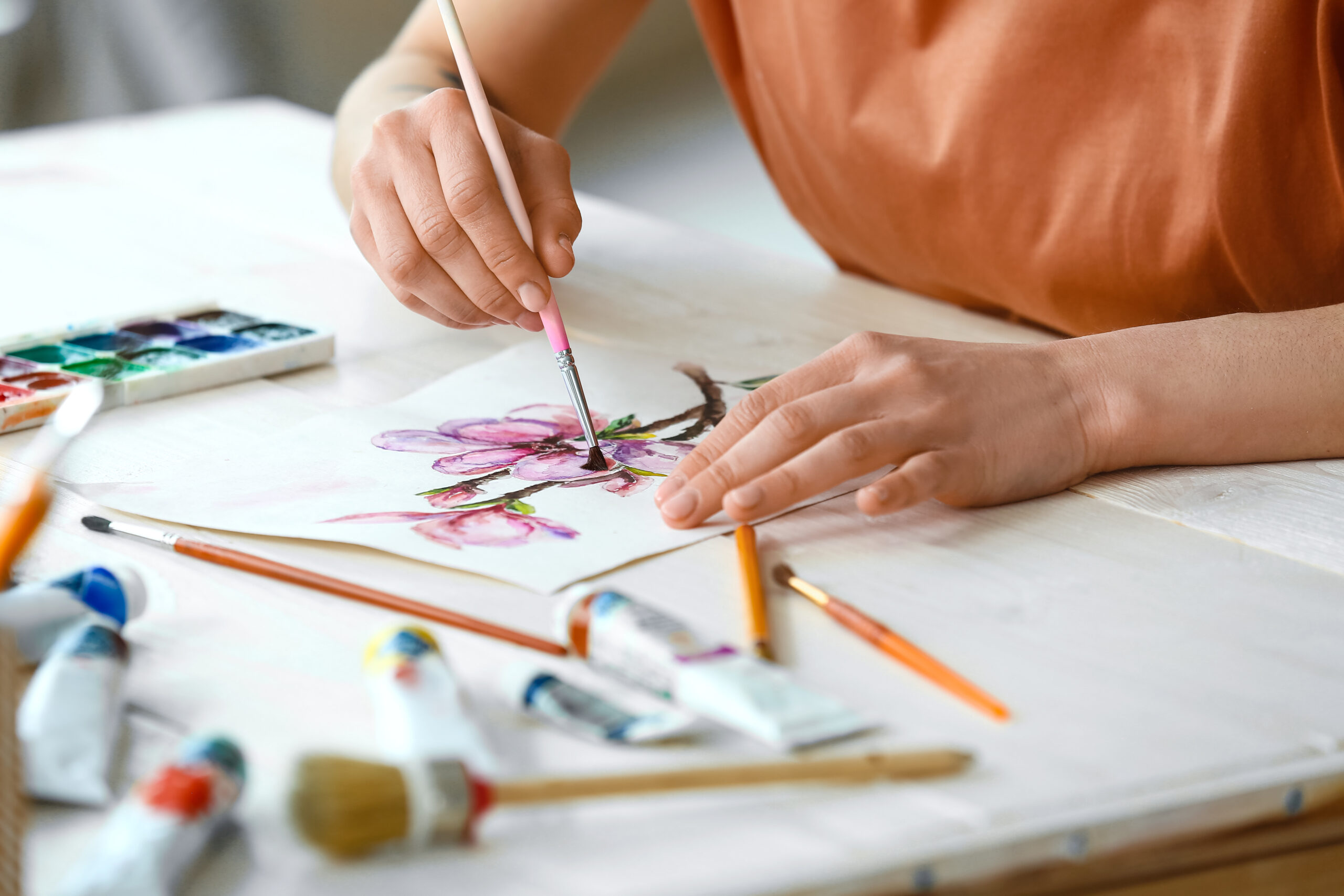 Artist taking an online art class